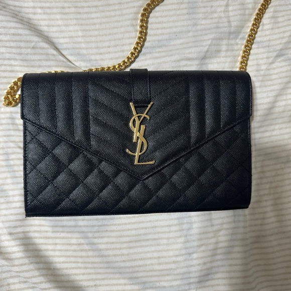 YSL Envelope Triquilt YSL Wallet on Chain in Grained Leather - Picture 4 of 6